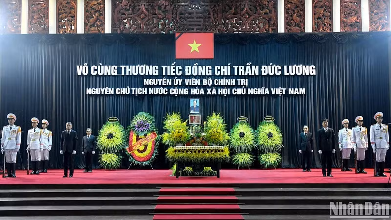 Linh cữu nguyên Chủ tịch nước Trần Đức Lương quàn tại Nhà tang lễ Quốc gia (số 5 Trần Thánh Tông, thành phố Hà Nội), ngày 24/5/2025. (Ảnh: ĐĂNG KHOA) 