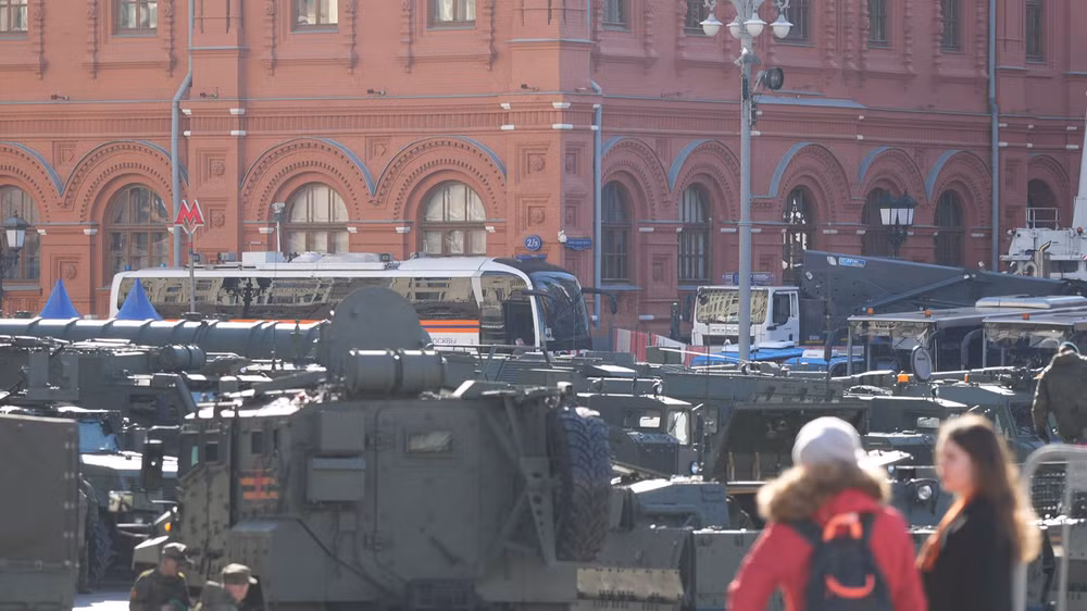 Các hệ thống vũ khí, khí tài quân sự tập kết tại Quảng trường Manezh. 