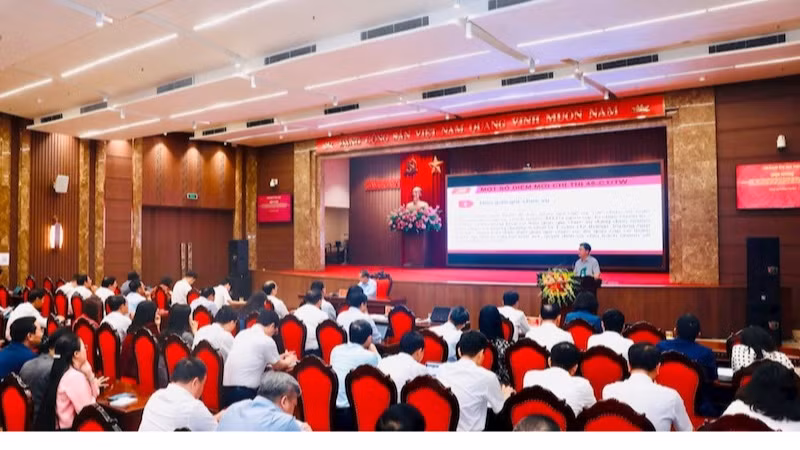 Quang cảnh hội nghị chiều 13/5.