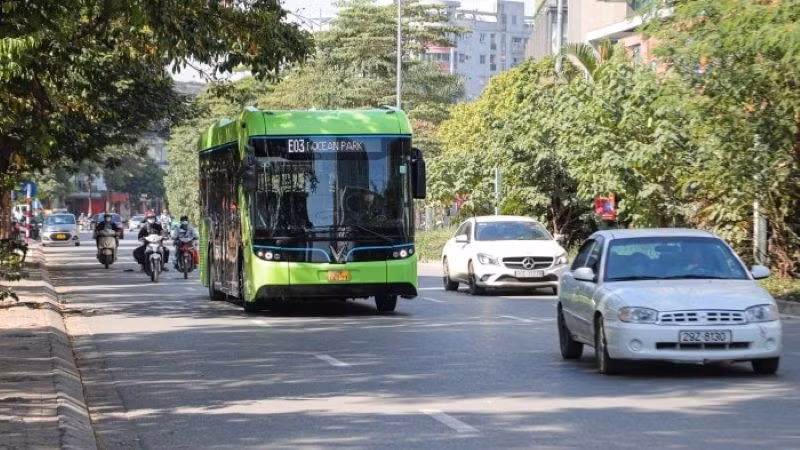 Hà Nội đang từng bước phát triển hệ thống xe buýt điện.