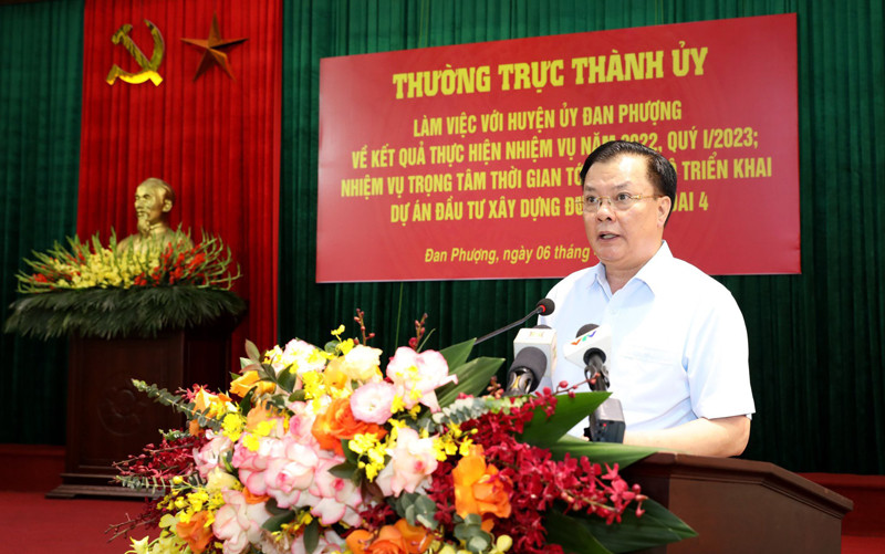 Đồng chí Đinh Tiến Dũng phát biểu kết luận buổi làm việc.