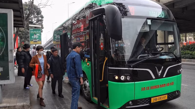 Xe buýt điện đang ngày càng được người dân sử dụng, đánh giá cao.