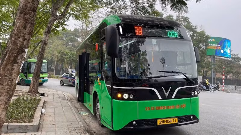 Tổng công ty Vận tải Hà Nội dự phòng hàng chục xe buýt để phục vụ người dân dịp 30/4 và 1/5.