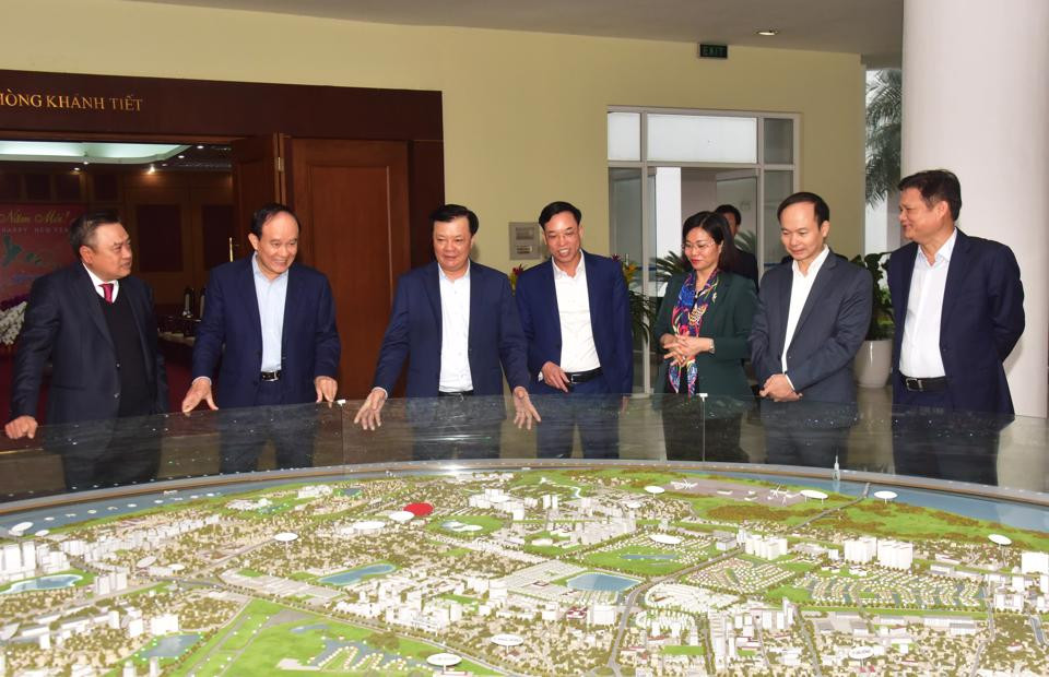 Lãnh đạo Thành ủy Hà Nội cho ý kiến về quy hoạch phát triển quận Long Biên.