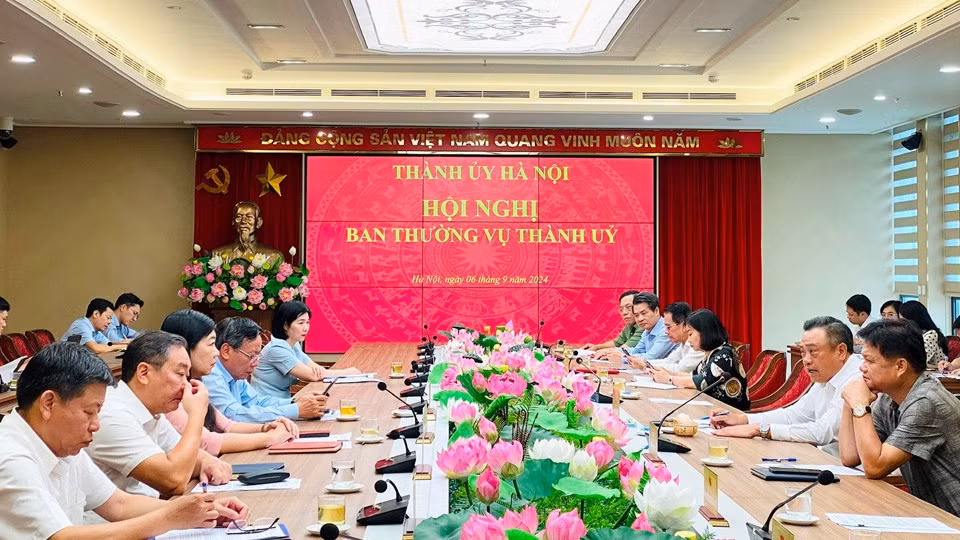 Quang cảnh cuộc họp sáng 6/9 của Ban Thường vụ Thành ủy Hà Nội.