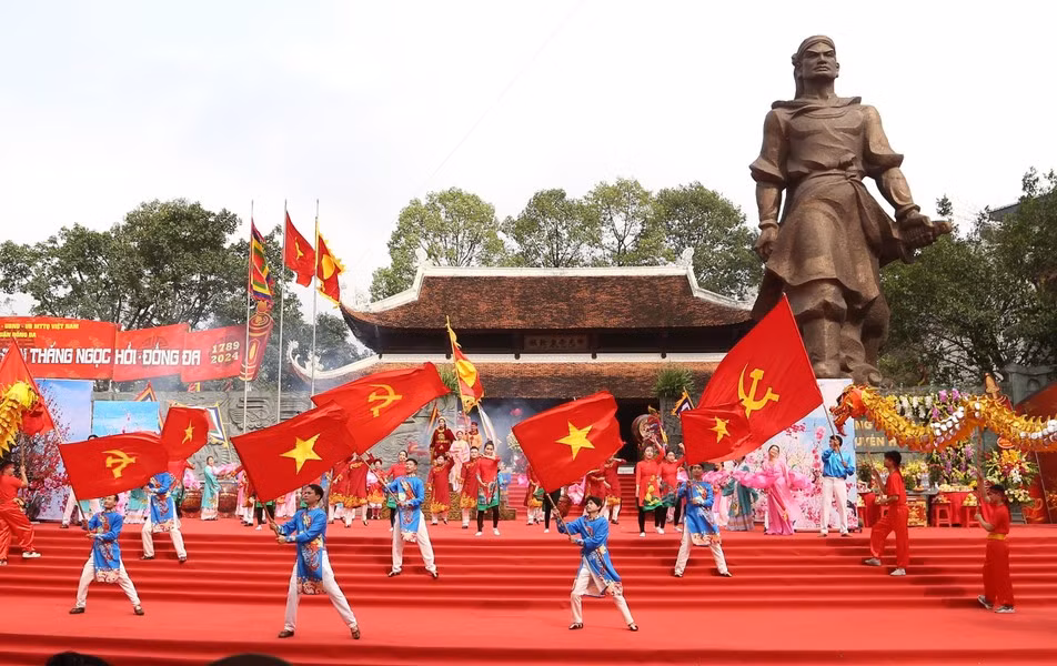 Lễ hội kỷ niệm 235 năm Chiến thắng Ngọc Hồi-Đống Đa diễn ra trong không khí tưng bừng.