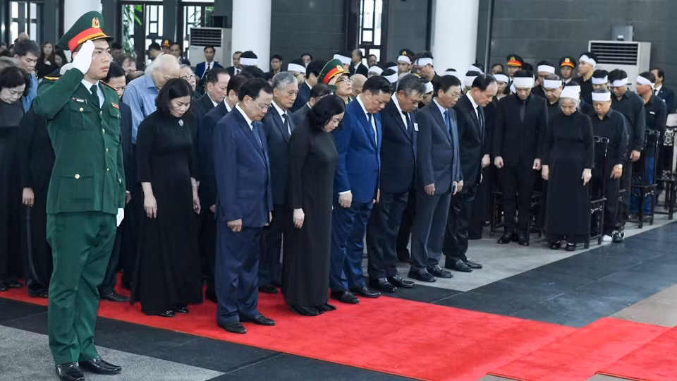 Đoàn đại biểu thành phố Hà Nội mặc niệm tưởng nhớ Tổng Bí thư Nguyễn Phú Trọng.