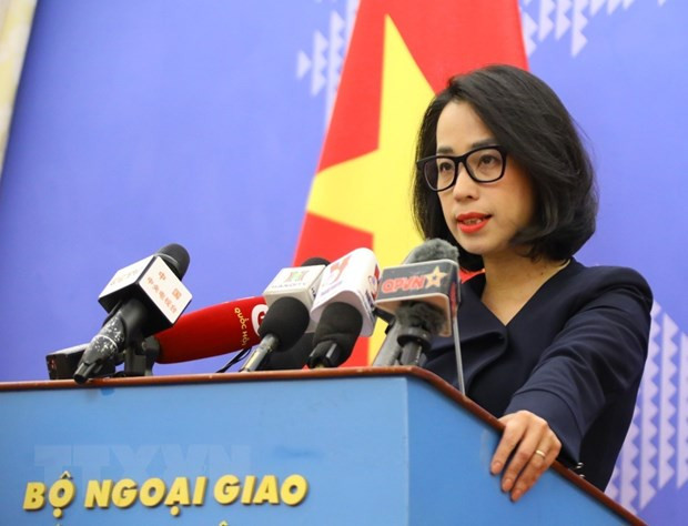 Người Phát ngôn Bộ Ngoại giao Phạm Thu Hằng trả lời câu hỏi của phóng viên trong nước và quốc tế. (Ảnh: Văn Điệp/TTXVN)