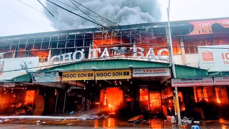 Hiện trường vụ cháy chợ Tam Bạc tại Hải Phòng ngày 12/2/2023.