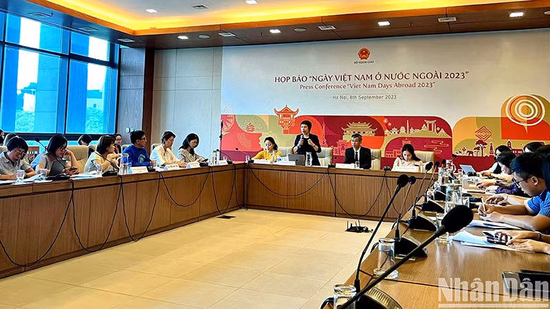 Quang cảnh buổi họp báo tại Trụ sở Bộ Ngoại giao. 