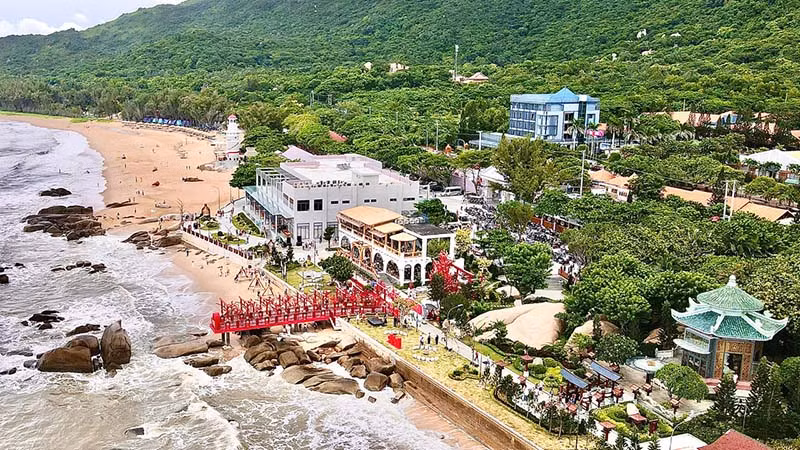 Trân Châu Beach & Resort nhìn từ trên cao. Trân Châu Beach & Resort nhìn từ trên cao.