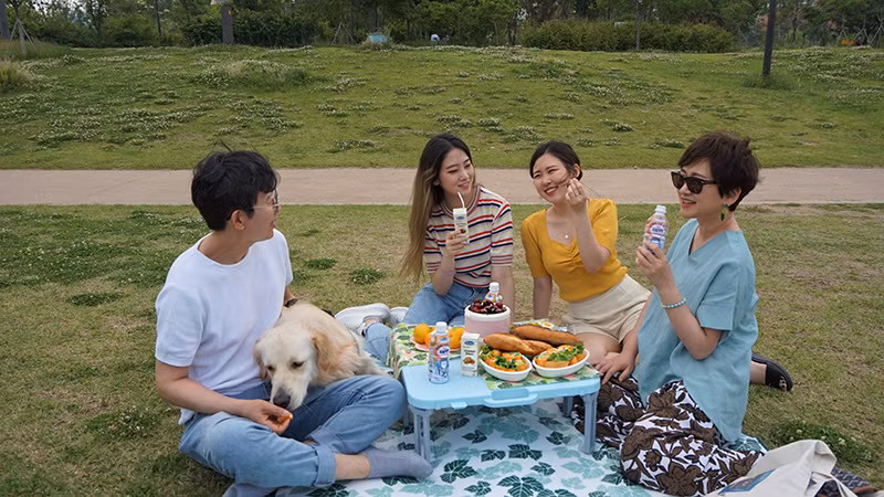Sản phẩm của Vinamilk xuất khẩu đến nhiều thị trường trên thế giới như Trung Quốc, Mỹ, Nhật Bản... Sản phẩm của Vinamilk xuất khẩu đến nhiều thị trường trên thế giới như Trung Quốc, Mỹ, Nhật Bản...