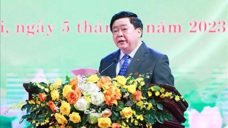 PGS. TS, Nhà văn Nguyễn Thế Kỷ, nguyên Ủy viên Trung ương Đảng, Chủ tịch Hội đồng Lý luận, phê bình văn học, nghệ thuật Trung ương đọc diễn văn. 