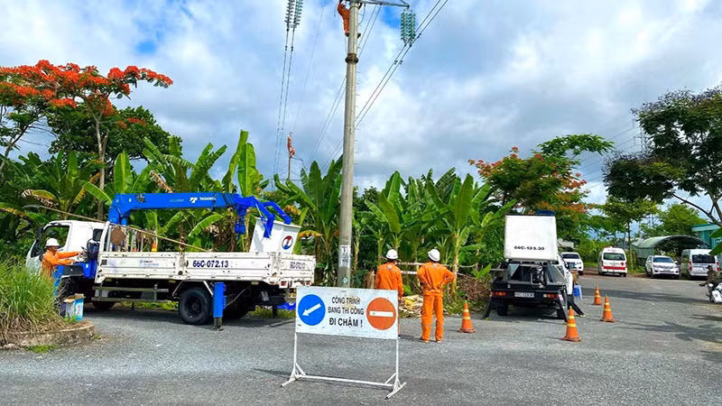 EVNSPC diễn tập phòng chống lụt bão tại tỉnh Đồng Tháp. EVNSPC diễn tập phòng chống lụt bão tại tỉnh Đồng Tháp.