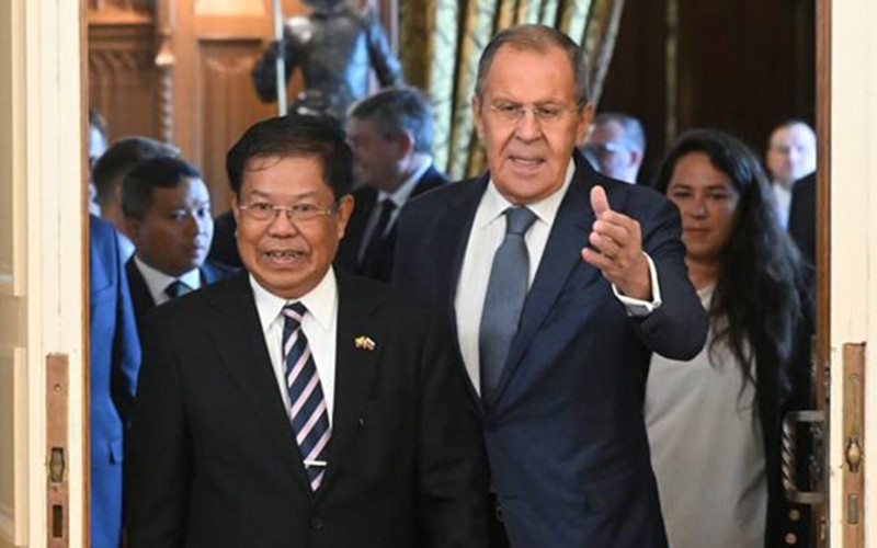 Ngoại trưởng Nga Sergei Lavrov và người đồng cấp Myanmar Than Swe. (Ảnh: Sputnik)