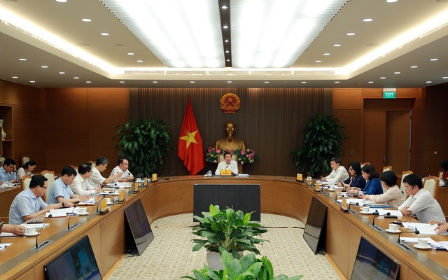  Phó Thủ tướng Trần Hồng chủ trì cuộc họp để nghe Bộ Y tế báo cáo dự thảo Đề án tổng thể sắp xếp lại bệnh viện trực thuộc Bộ Y tế. Ảnh: VGP