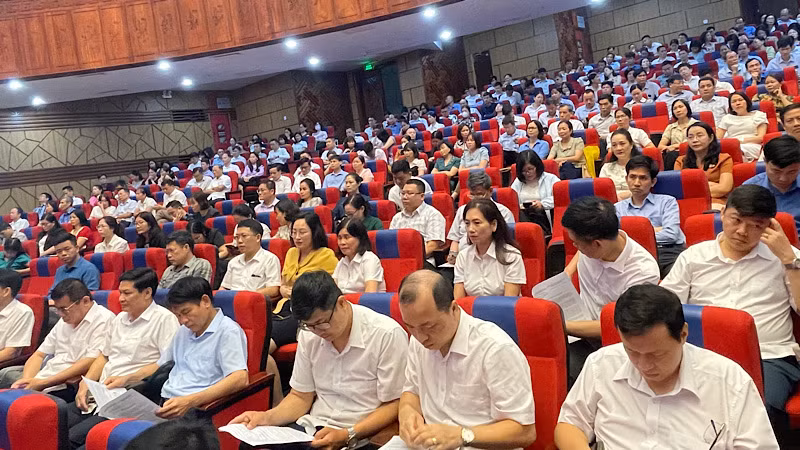 Các đại biểu dự hội nghị tiếp xúc, đối thoại.