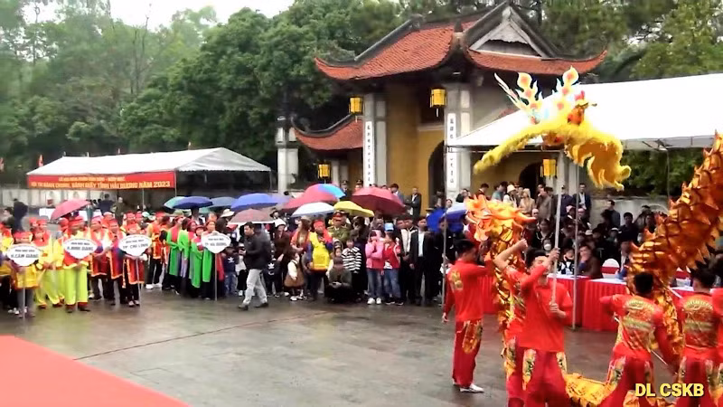 Khu vực cổng chùa Côn Sơn trước ngày khai hội.