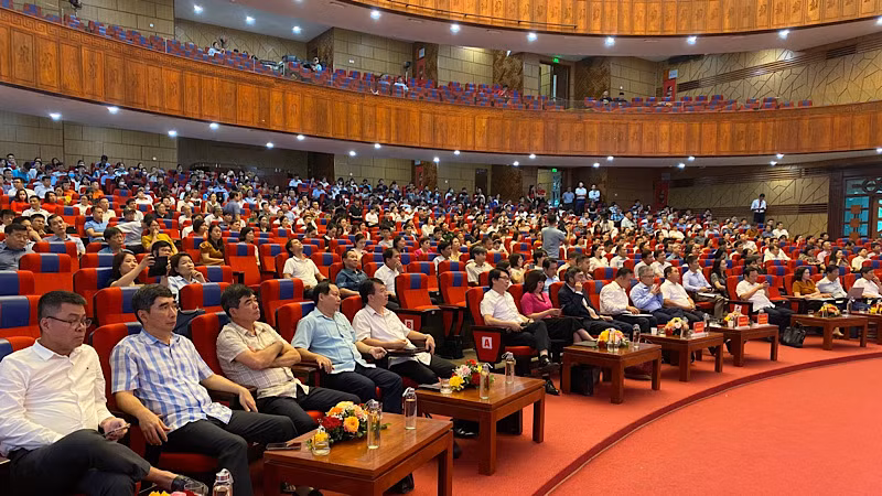 Hội nghị thu hút gần 600 cán bộ của các sở, ngành và doanh nghiệp tham dự.