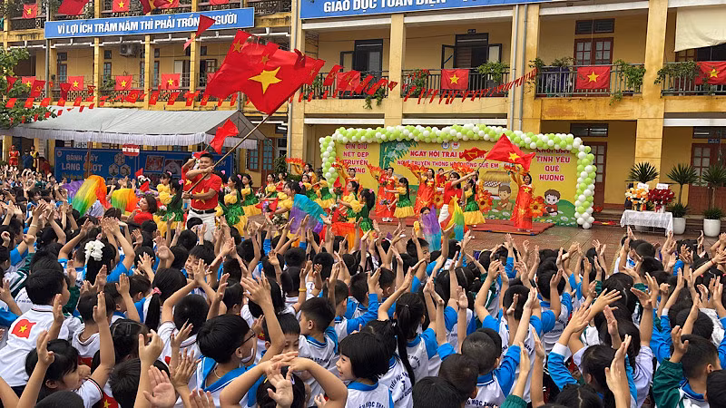 Gần 2.000 học sinh Trường tiểu học Thanh Bình tham gia Ngày hội trải nghiệm nghề truyền thống.