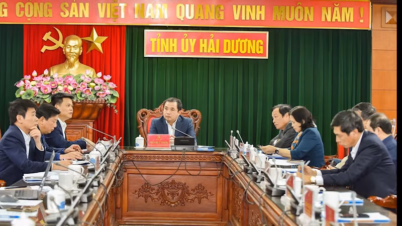 Lãnh đạo tỉnh Hải Dương nghe các cơ quan khối tài chính báo cáo khóa sổ thu, chi ngân sách Nhà nước năm 2024.