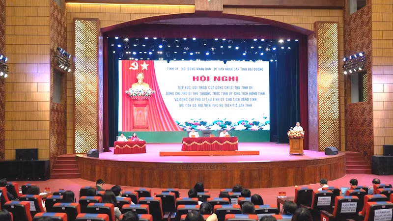 Hội nghị lãnh đạo tỉnh Hải Dương tiếp xúc, đối thoại với cán bộ, hội viên phụ nữ.