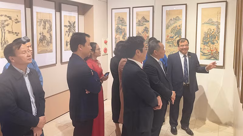 Gần 100 bức tranh Tứ Bình do Bảo tàng Mỹ thuật Việt Nam lưu giữ được trưng bày tại Hải Dương.