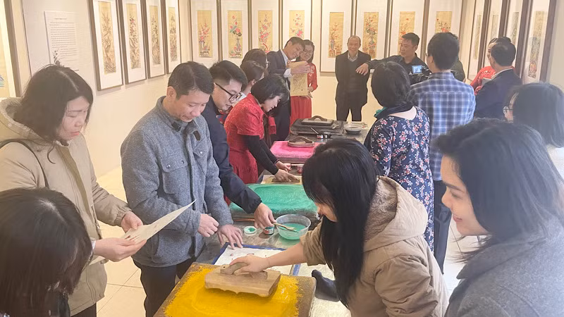 Trải nghiệm in tranh dân gian tại Bảo tàng Hải Dương.