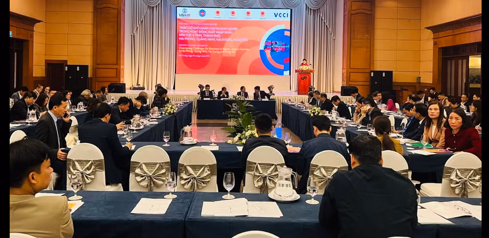 Hội nghị đối thoại tháo gỡ khó khăn cho doanh nghiệp trong hoạt động xuất nhập khẩu.