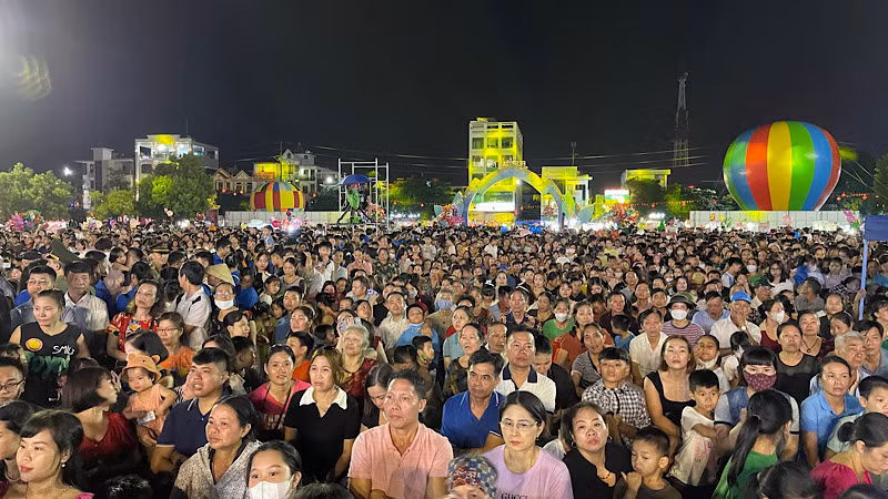 Đông đảo nhân dân và du khách tham dự Festival Chí Linh - Hải Dương 2023.