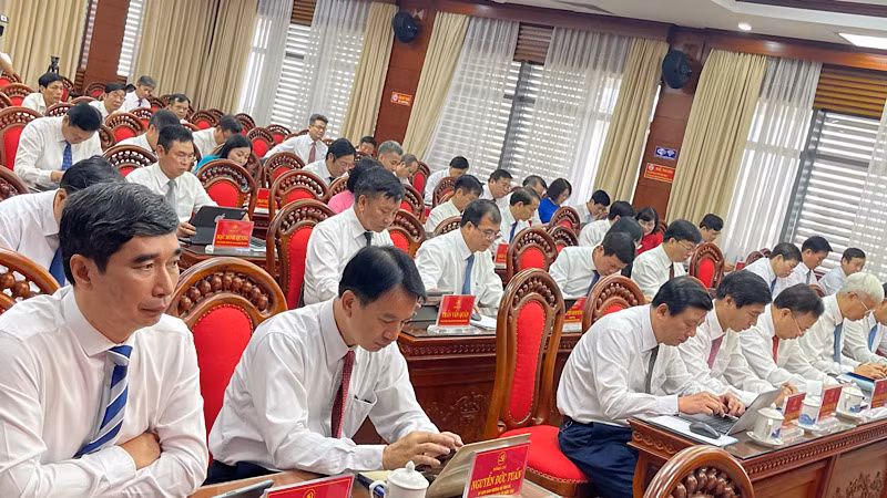 Các đại biểu dự Hội nghị Ban Chấp hành Đảng bộ tỉnh Hải Dương lần thứ 16 (khóa 17).