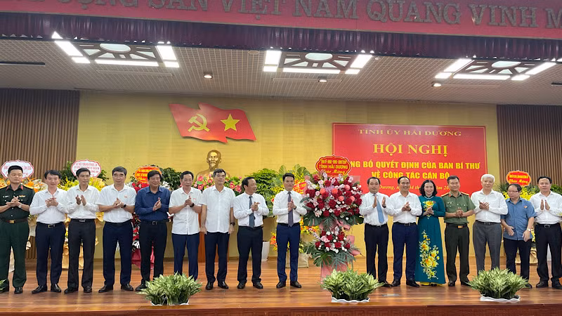 Ban Thường vụ Tỉnh ủy Hải Dương chúc mừng đồng chí Lê Ngọc Châu được phân công giữ chức Phó Bí thư Tỉnh ủy Hải Dương.