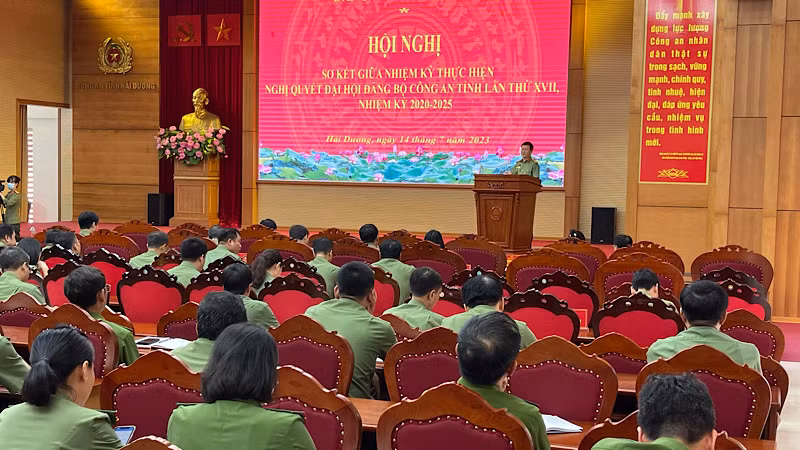 Hội nghị sơ kết giữa nhiệm kỳ Công an tỉnh Hải Dương.