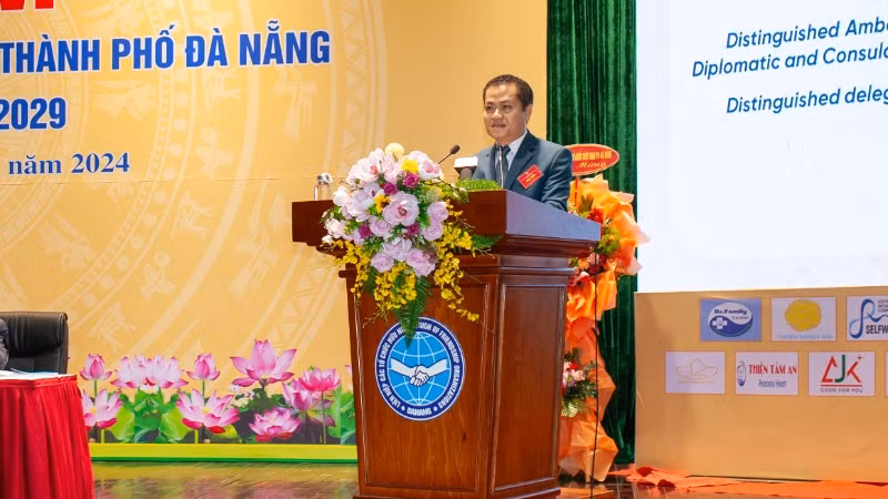 Chủ tịch Liên hiệp Các tổ chức hữu nghị thành phố Đà Nẵng Nguyễn Ngọc Bình phát biểu.