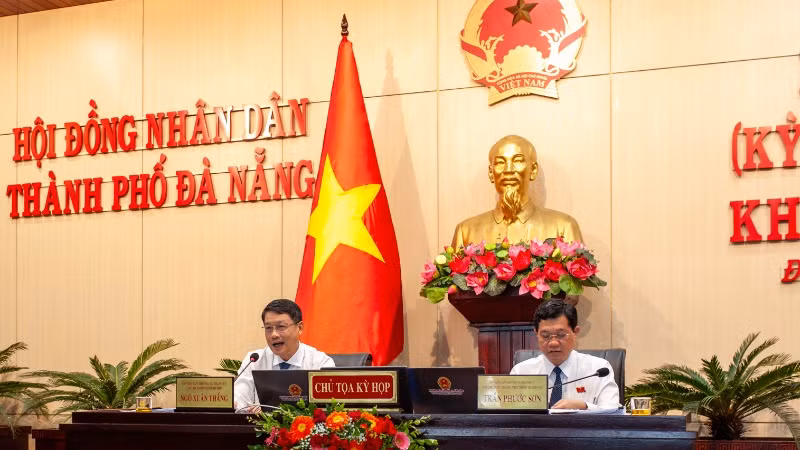 Đồng chí Ngô Xuân Thắng, Chủ tịch Hội đồng nhân dân thành phố Đà Nẵng chủ trì kỳ họp.