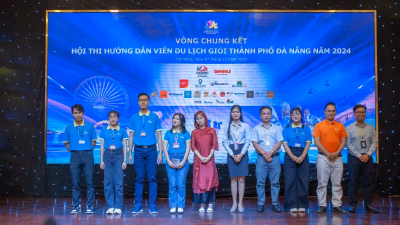 10 thí sinh xuất sắc nhất của cuộc thi.