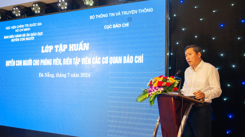 Giáo sư, Tiến sĩ Lê Văn Lợi phát biểu khai mạc.