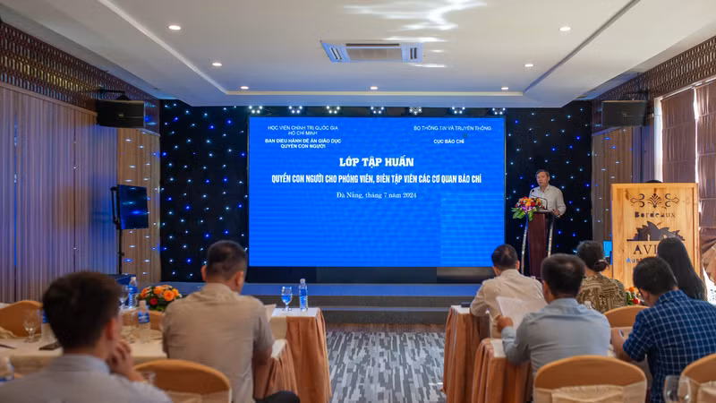 Quang cảnh lớp tập huấn.