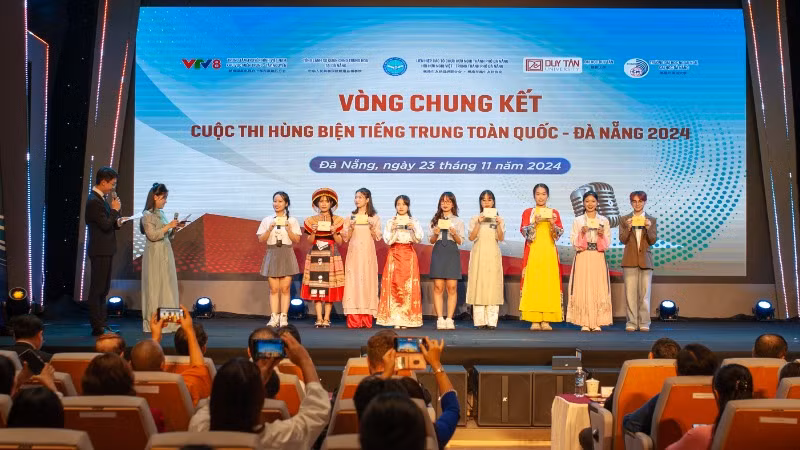 9 thí sinh xuất sắc nhất của Cuộc thi hùng biện tiếng Trung toàn quốc-Đà Nẵng 2024.