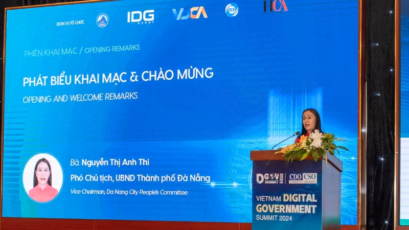 Phó Chủ tịch Ủy ban nhân dân thành phố Đà Nẵng Nguyễn Thị Anh Thi phát biểu.