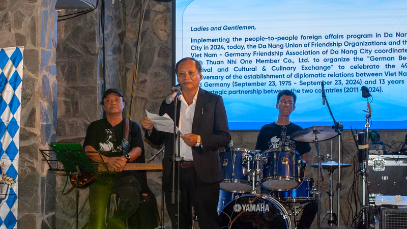 Chủ tịch Hội hữu nghị Việt Nam-Đức thành phố Đà Nẵng Nguyễn Hữu Lai phát biểu.