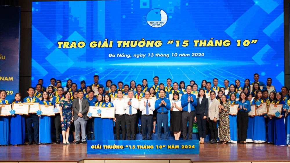 Lễ trao Giải thưởng “15 tháng 10” năm 2024.