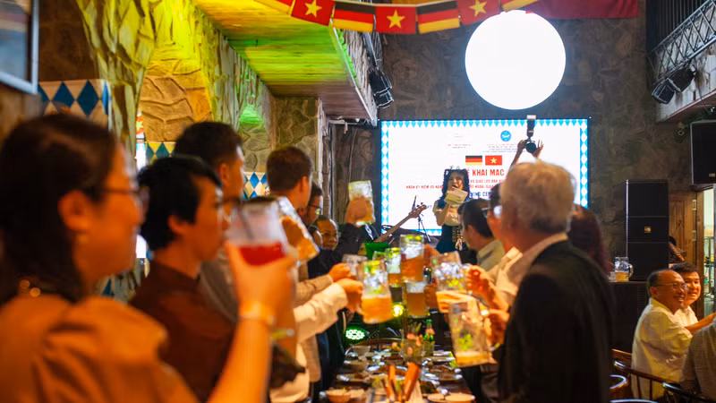 Chương trình diễn ra sôi nổi với nhiều hoạt động.