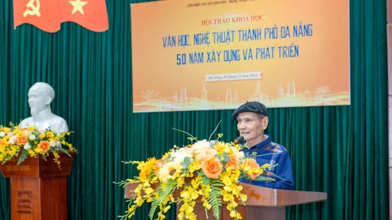 Đại biểu phát biểu tham luận tại hội thảo.