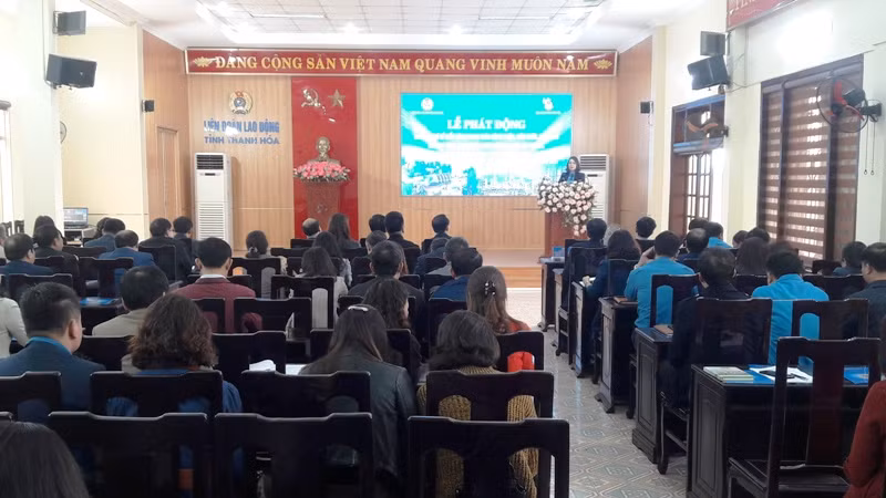 Lãnh đạo Liên đoàn Lao động tỉnh Thanh Hóa phát động giải báo chí.