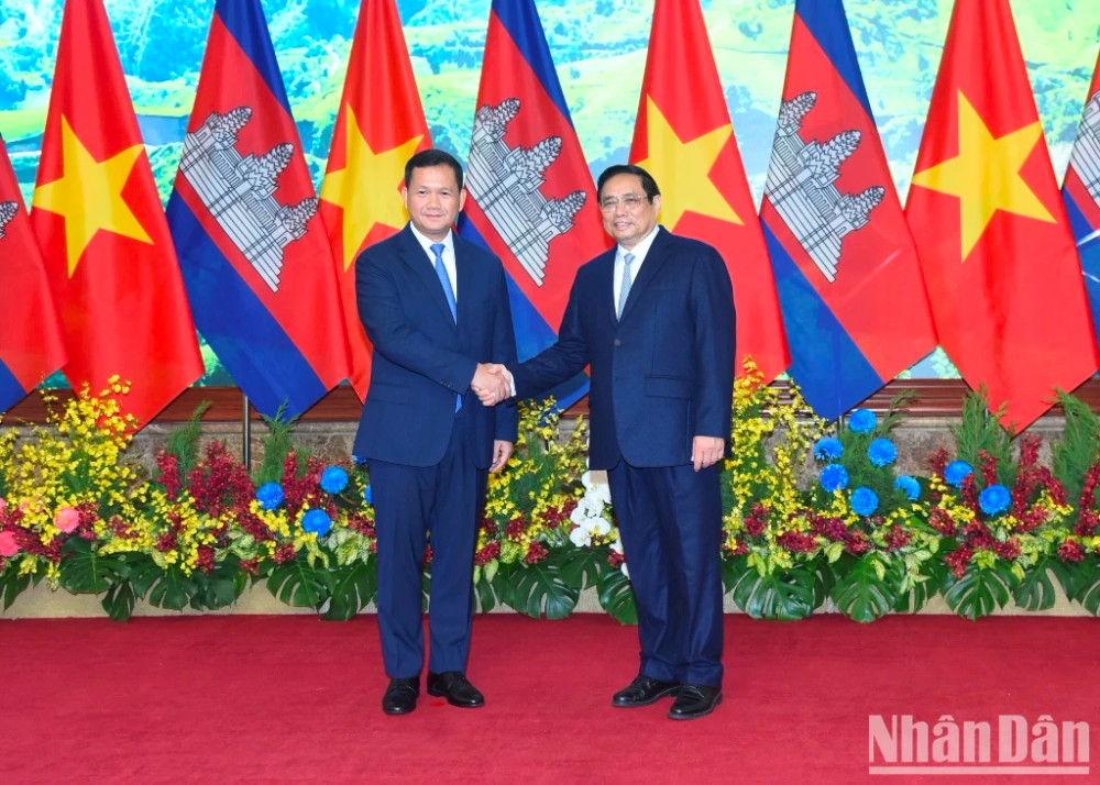 Thủ tướng Phạm Minh Chính và Thủ tướng Vương quốc Campuchia Samdech Moha Bovor Thipadei Hun Manet. 