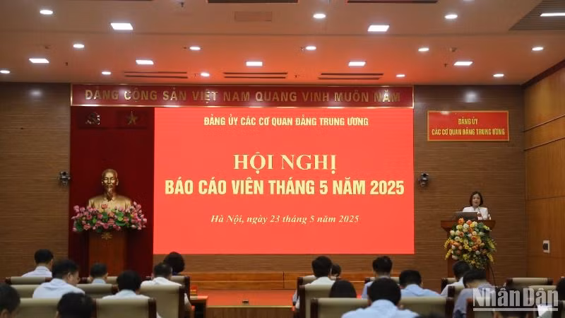 Quang cảnh hội nghị báo cáo viên tháng 5/2025. (Ảnh: HẢI ĐĂNG)