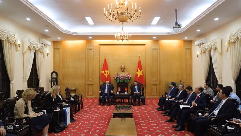 Quang cảnh buổi tiếp giữa lãnh đạo Học viện Chính trị Quốc gia Hồ Chí Minh và lãnh đạo Viện Nghiên cứu chiến lược Nga. (Ảnh: HẢI ĐĂNG)