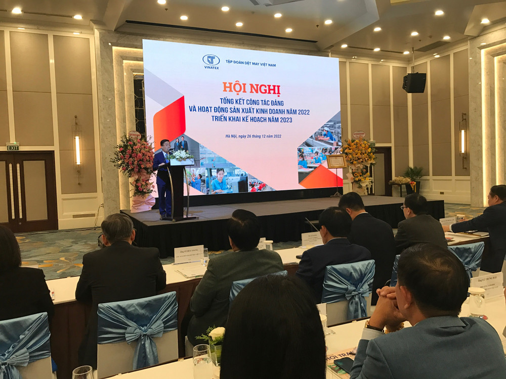 Bí thư Đảng ủy, Chủ tịch Hội đồng quản trị Vinatex Lê Tiến Trường phát biểu khai mạc hội nghị.