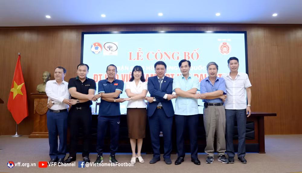 Lãnh đạo VFF và tỉnh Phú Thọ tại buổi gặp gỡ báo chí.